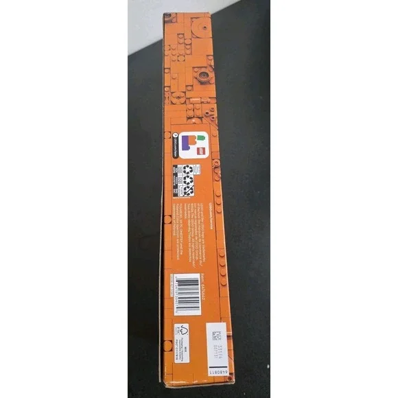 LEGO Ideas Polaroid OneStep SX-70 Camera Model 21345 - Picture 7 of 7